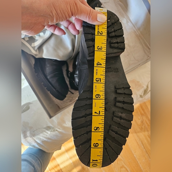 CHANEL VINTAGE BLACK LEATHER LACE UP COMBAT BOOTS. SIZE 38 ( US SIZE 8 ). - Picture 14 of 14